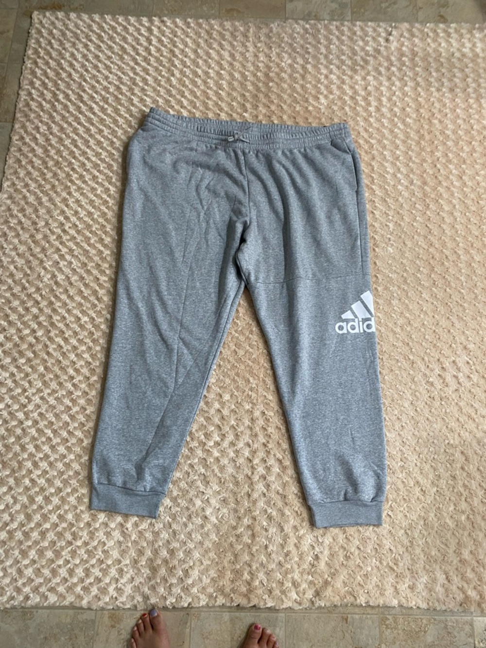 New Adidas Essentials men 5XL sweatpants regular fit & tapered leg $50 Retail